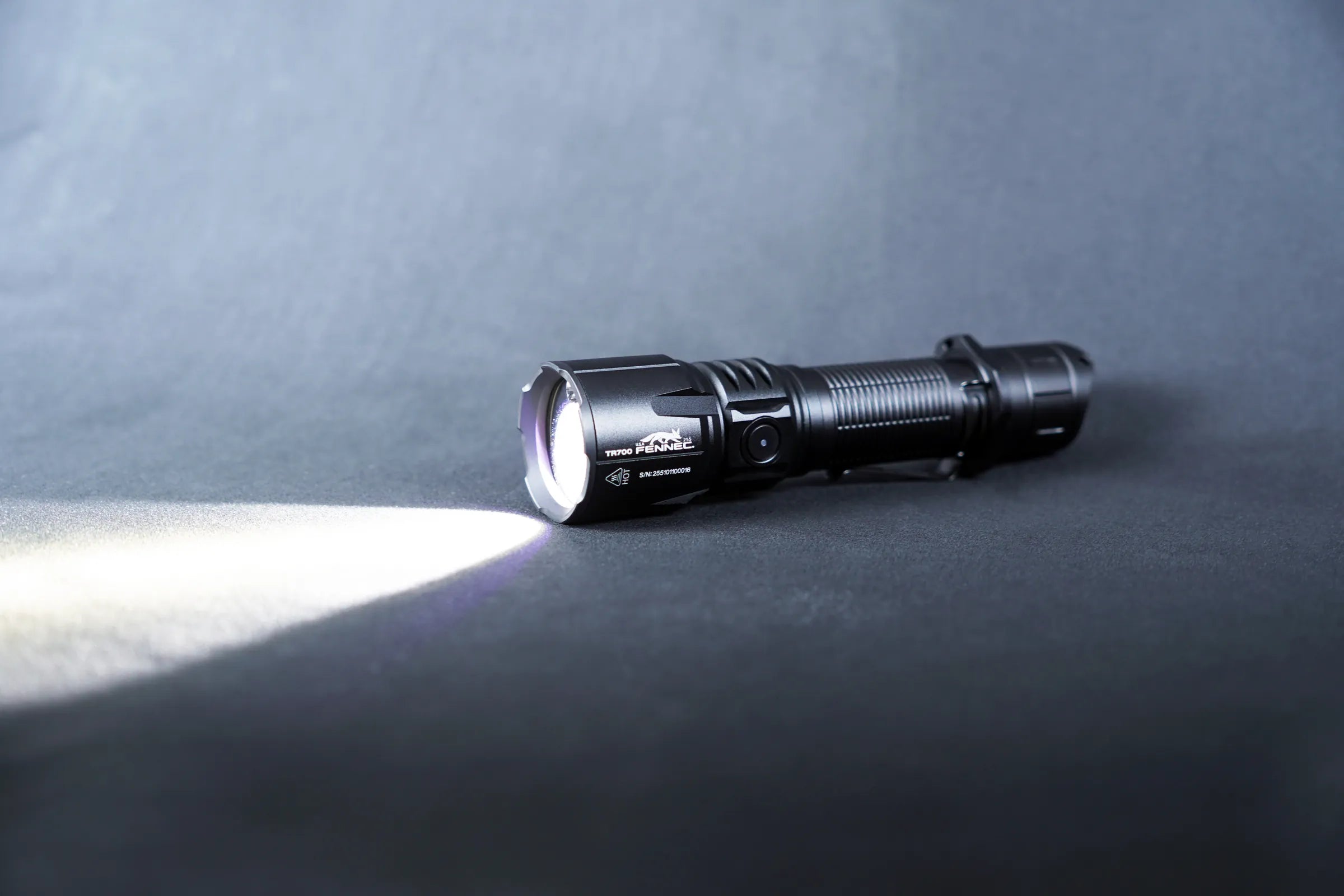 FENNEC DARKLINE TR700 tactical flashlight